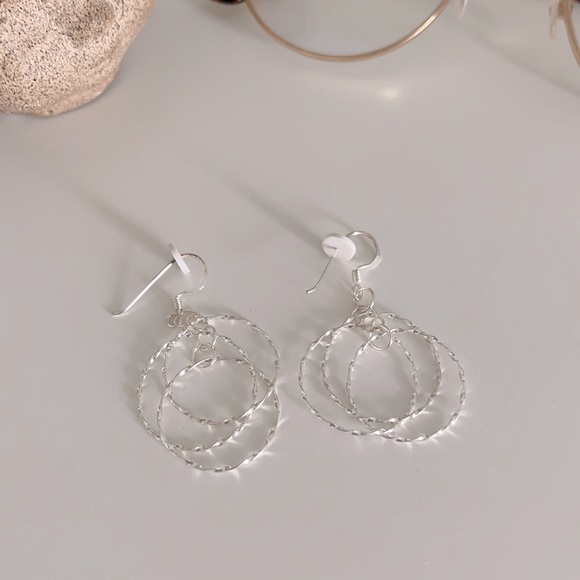 Gorgeous silver dangle hoop earrings, NWOT - Picture 2 of 4